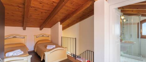 Villa Exclusive, 3 chambres, piscine privée | 1 chambre, fer et planche à repasser, draps fournis