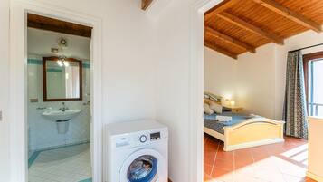 Standard-Villa, 1 Schlafzimmer, Poolzugang | Badezimmer | Haartrockner, Bidet, Handtücher