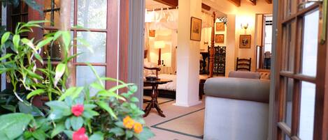 Suite Bulan Madu, pemandangan kebun | Area keluarga | Televisi 27-cm dengan saluran TV digital dan buku