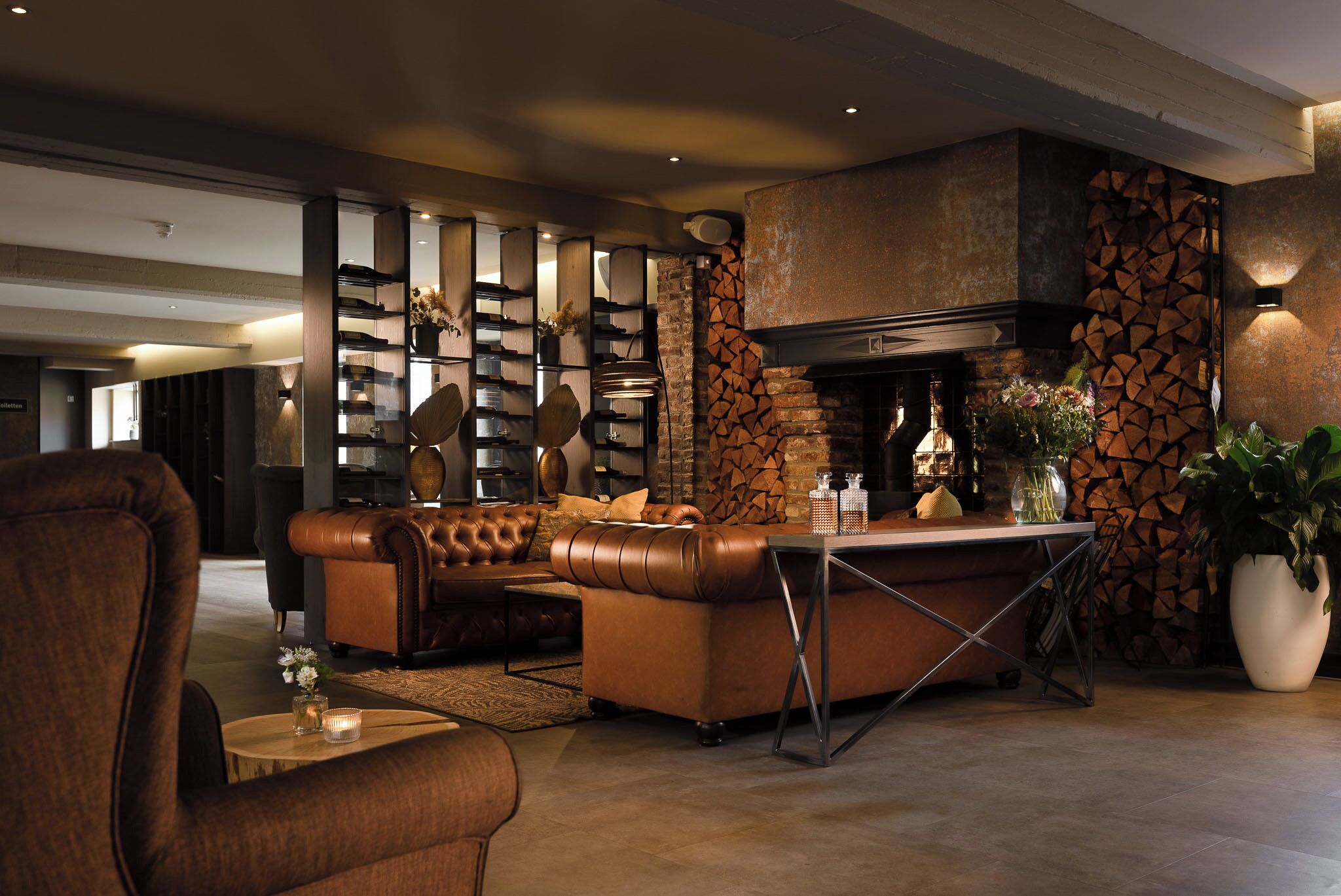 Breakfast, lunch, dinner served; French cuisine 