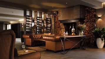 Breakfast, lunch, dinner served; French cuisine