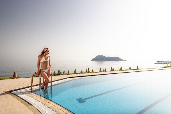 Seasonal outdoor pool, open 9:00 AM to 9:00 PM, pool umbrellas - Blue Dome Hotel (Platanias)
