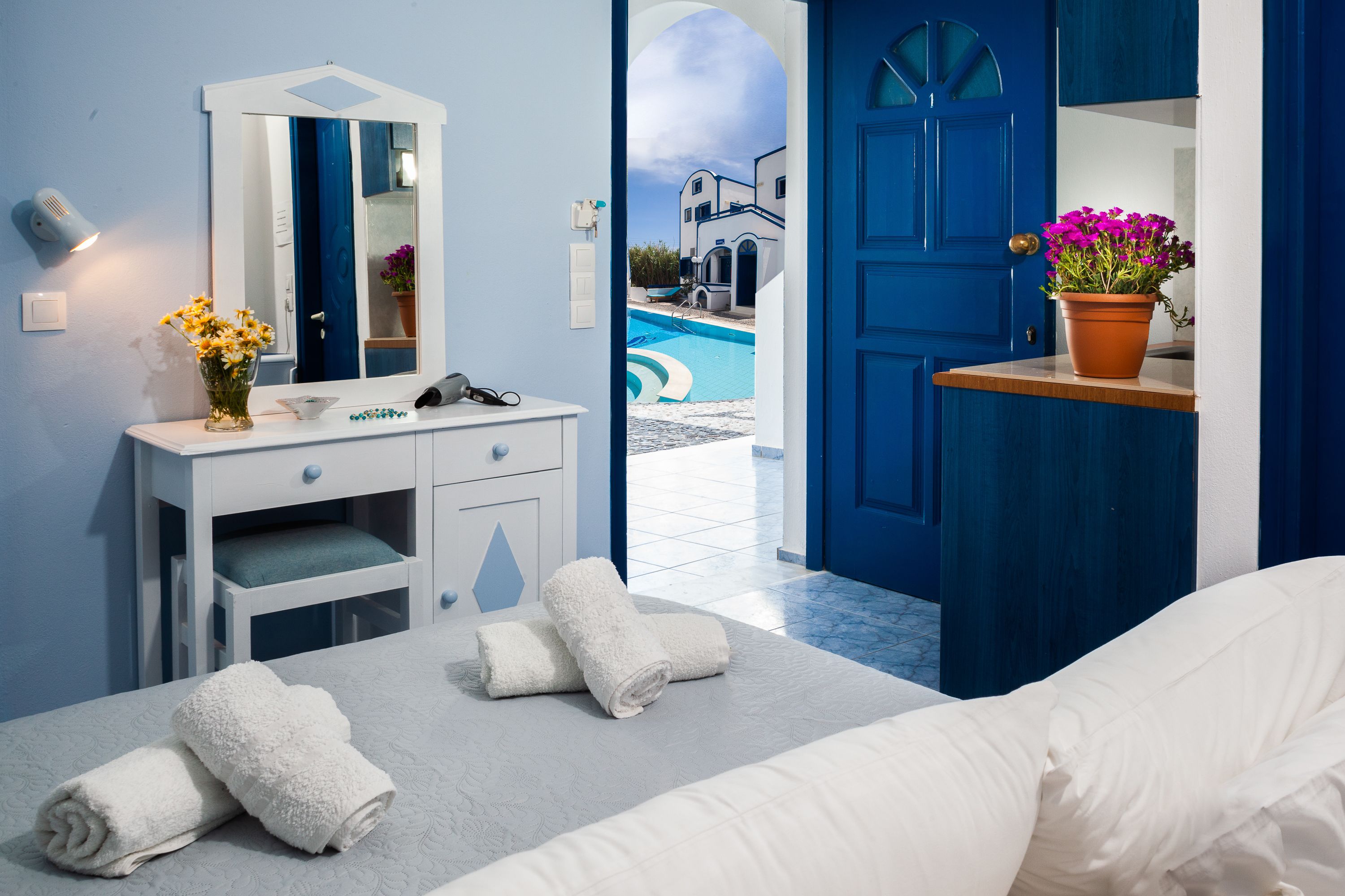 Studio, salle de bains attenante, vue piscine (DOUBLE BY THE POOL )