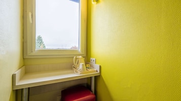 Standard Room, 1 Double Bed, Non Smoking | Desk, free WiFi, bed sheets