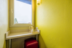 Chambre Standard, 1 lit double, non-fumeurs | Bureau, Wi-Fi gratuit, draps fournis