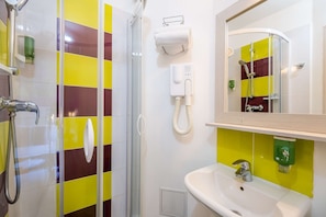 Desk, free WiFi, bed sheets - Comfort Hotel Orleans Olivet (Olivet)