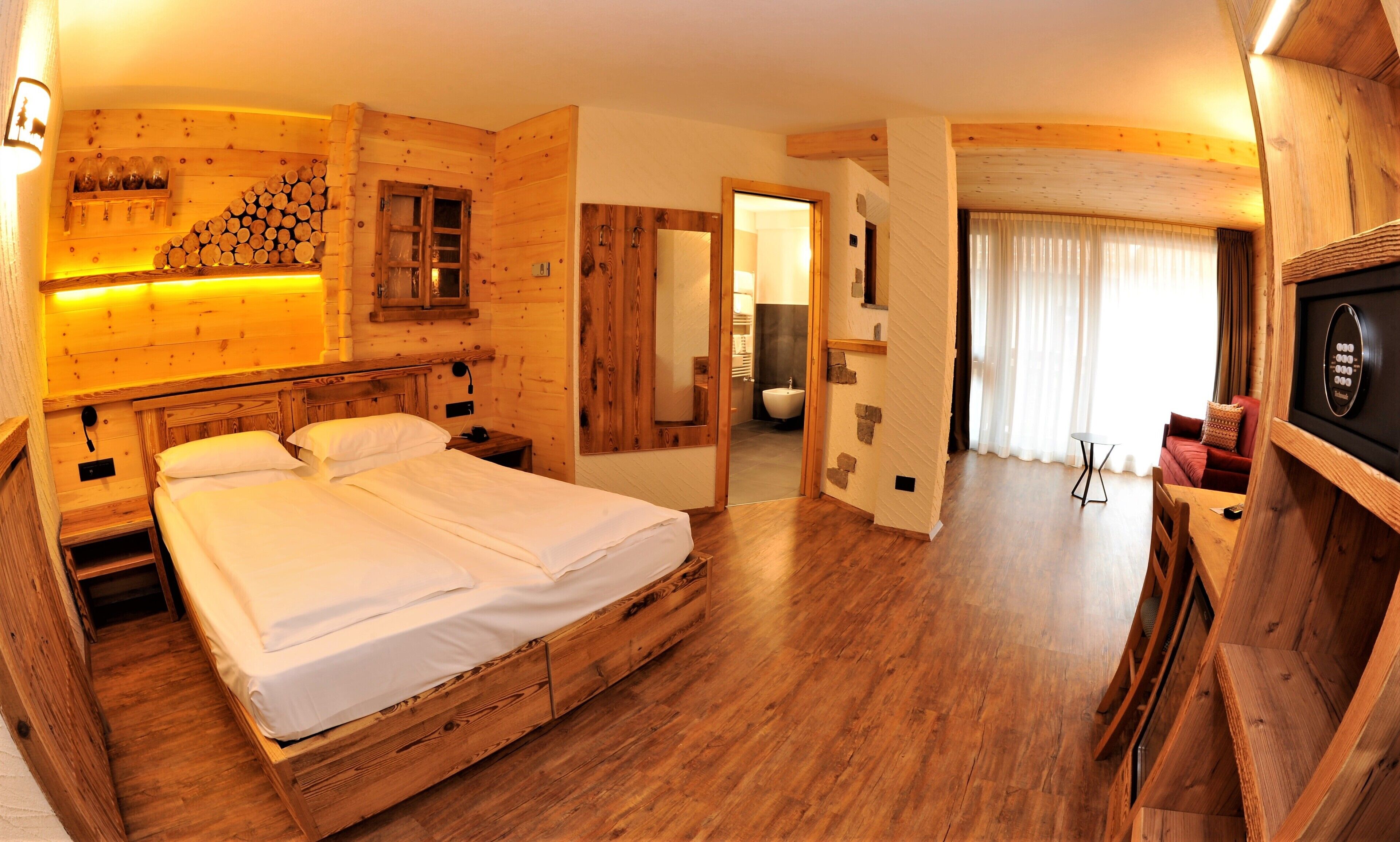 Habitación Deluxe con 1 cama doble o 2 individuales | Caja fuerte y ropa de cama