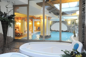 Jetted bathtub