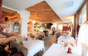 Đặc sản vùng, dùng bữa ngoài trời 