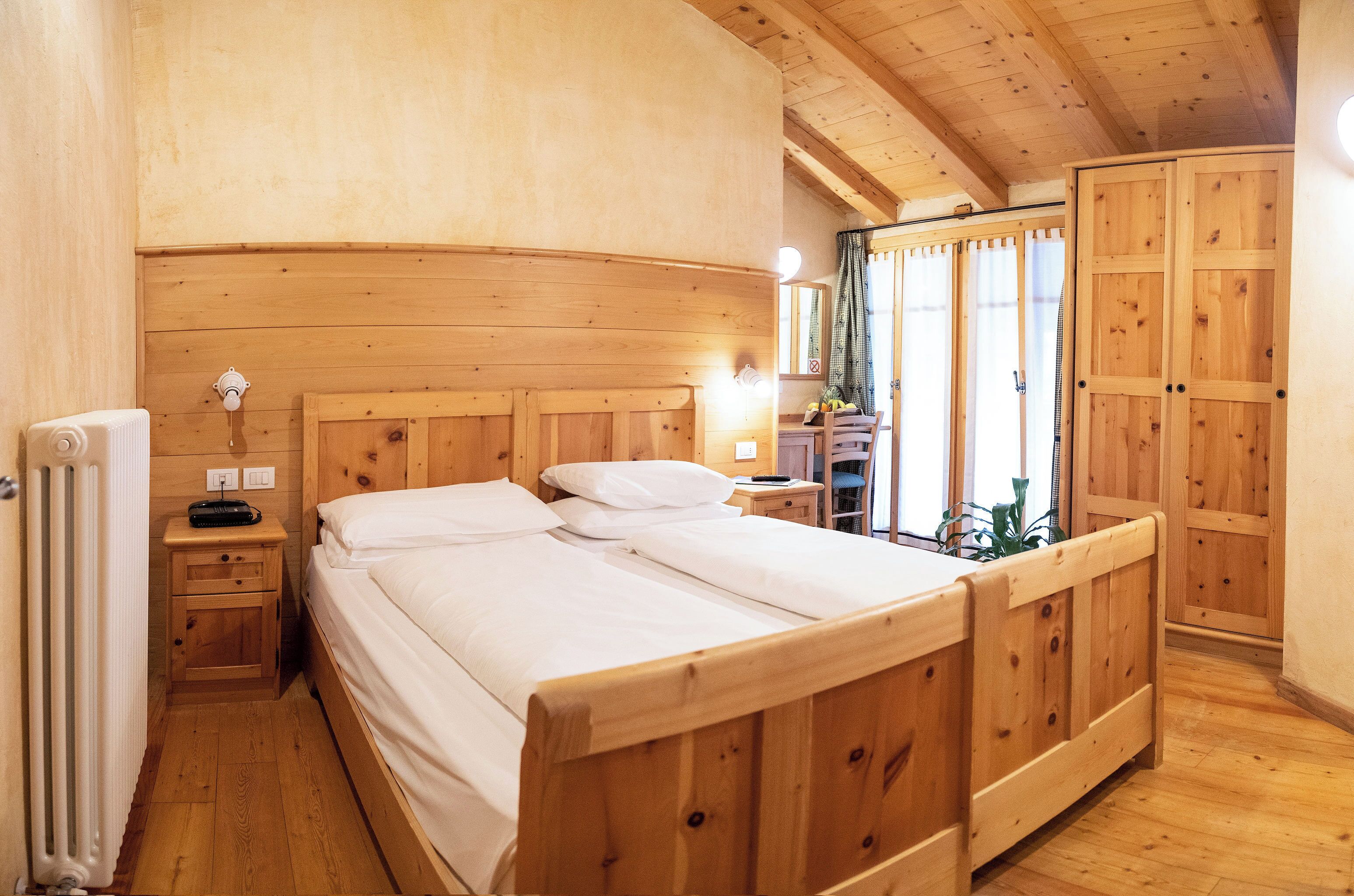 Habitación con 1 cama doble o 2 individuales | Caja fuerte y ropa de cama