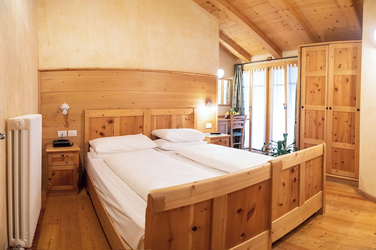 Double or Twin Room | In-room safe, bed sheets