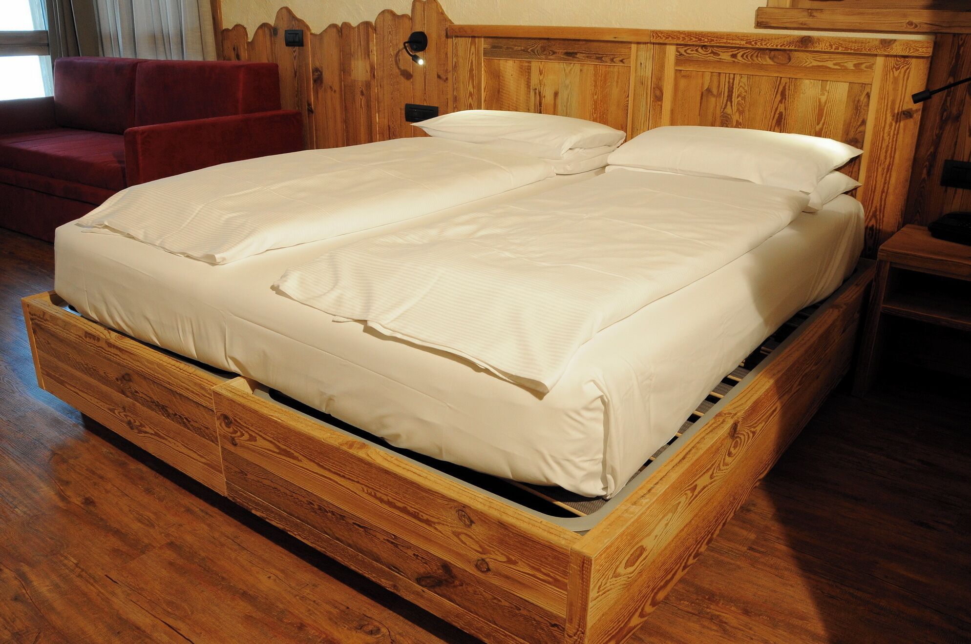 exclusive double or twin room | in-room safe, bed sheets