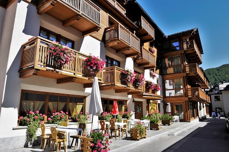 Exterior. Hotel Helvetia