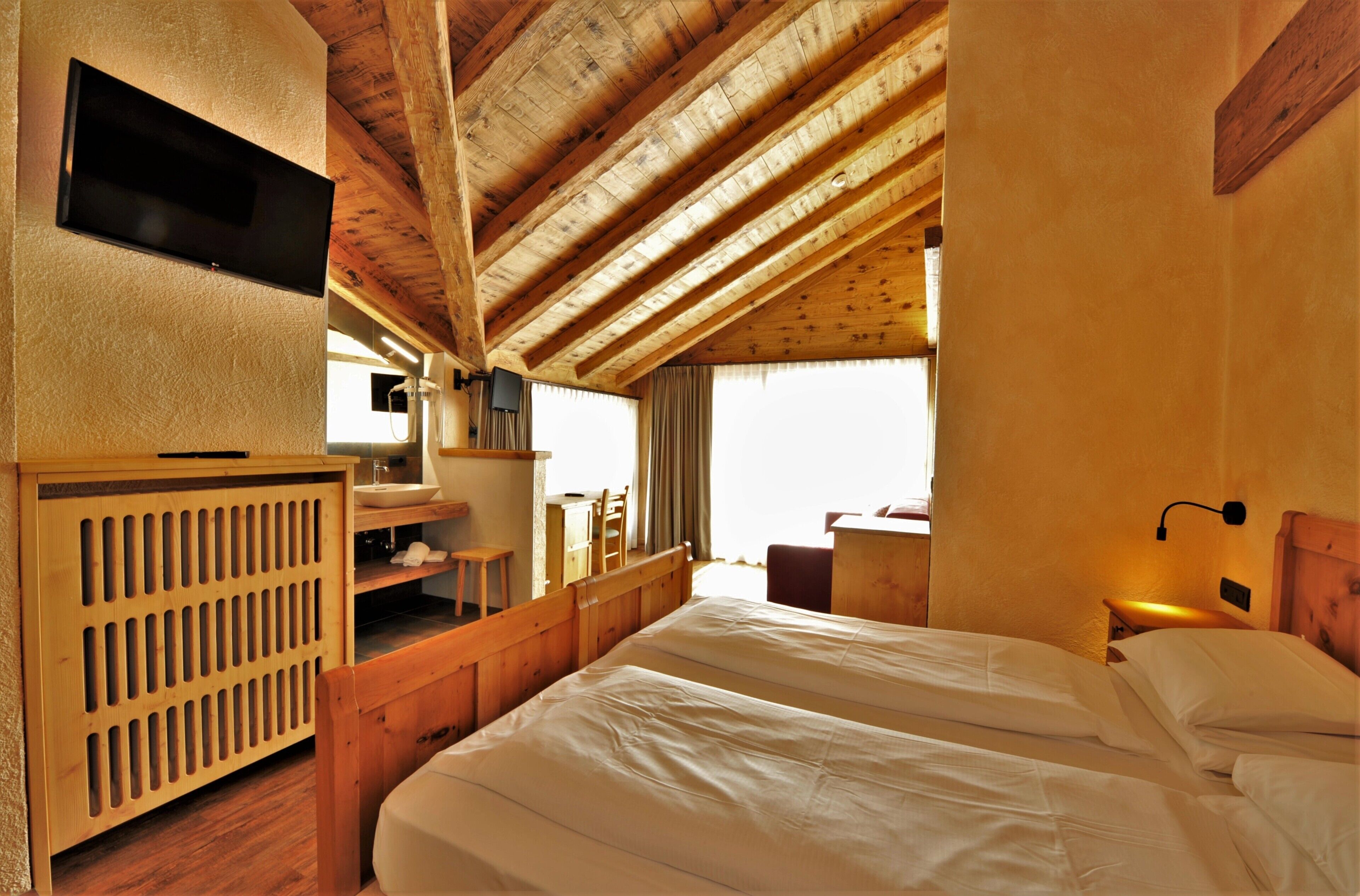 Deluxe Double or Twin Room | Premium bedding, down duvets, in-room safe, bed sheets