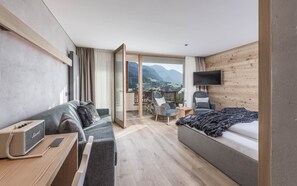 Minibar, coffres-forts dans les chambres, bureau, rideaux occultants