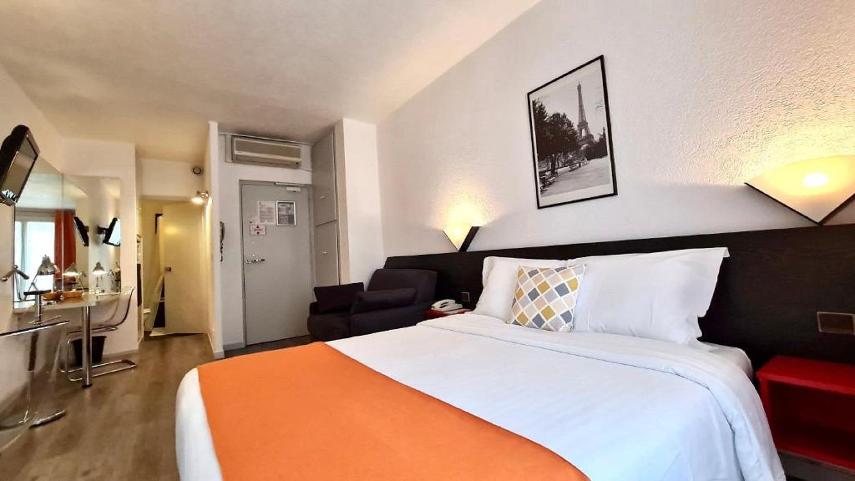 comfort double room, 1 queen bed, microwave | 1 bedroom, premium bedding, minibar, in-room safe