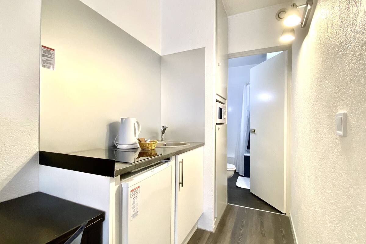 classic studio | private kitchen | microwave, electric kettle
