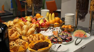 Daily continental breakfast (EUR 12.90 per person)