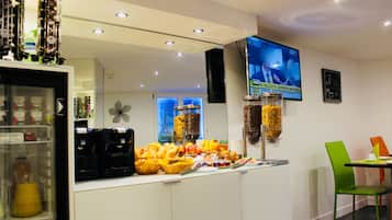 Daily continental breakfast (EUR 12 per person)