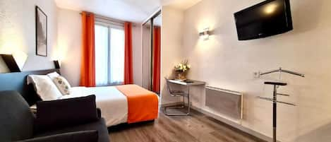 Comfort Double Room, 1 Queen Bed, Microwave | Premium bedding, minibar, in-room safe, laptop workspace