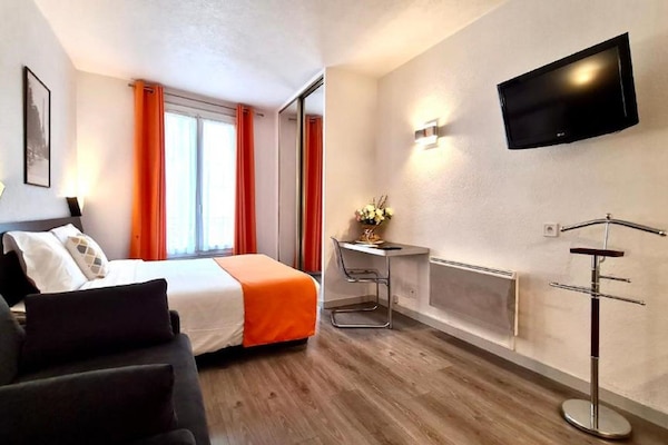 Comfort Double Room, 1 Queen Bed, Microwave | 1 bedroom, premium bedding, minibar, in-room safe