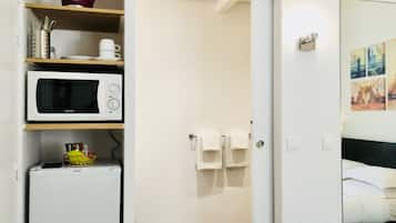 Basic Double Room, 1 Double Bed | Microwave