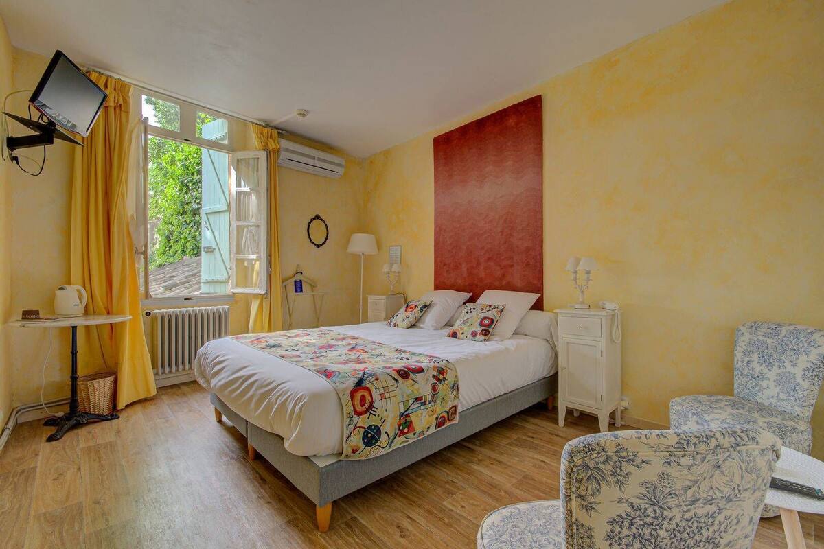 Quarto casal superior | Quartos à prova de som, Wi-Fi de cortesia, roupa de cama