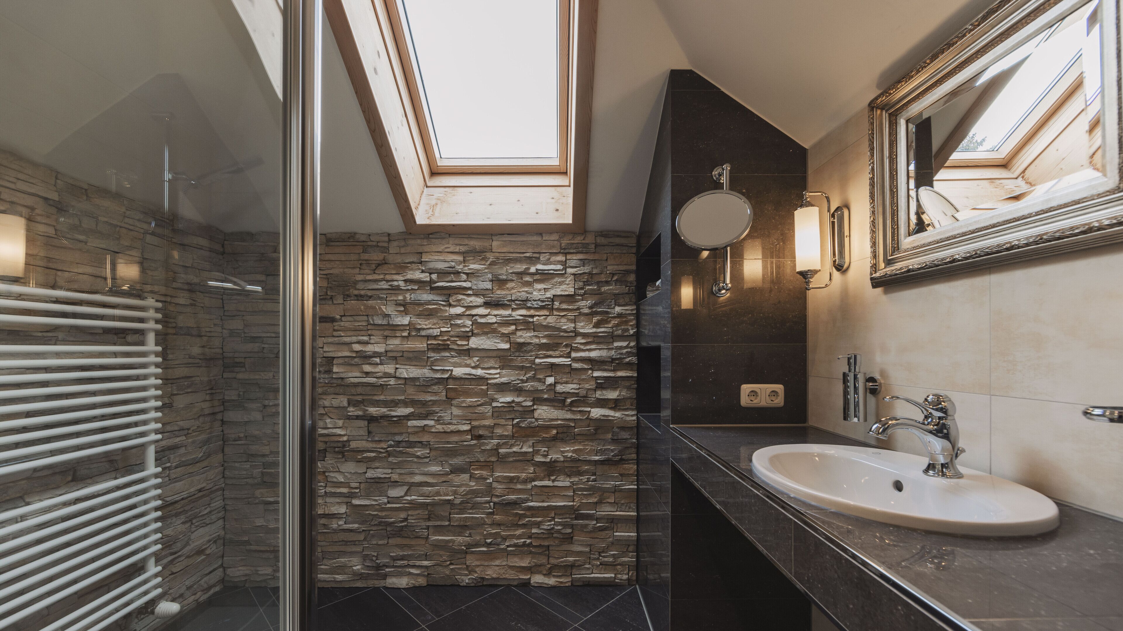 exclusive apartment, 3 bedrooms | bathroom | separate bathtub and shower, deep-soaking bathtub, rainfall showerhead