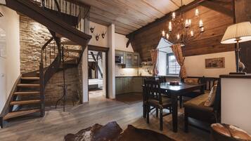 Exclusive-Apartment, 3Â Schlafzimmer | Essbereich im Zimmer