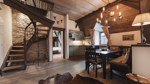Exclusive Apartment, 3 Bedrooms | In-room dining