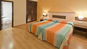 Double Room | Desk, rollaway beds, free WiFi