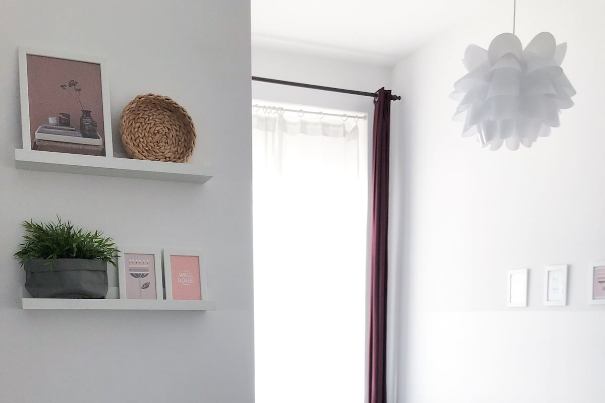 Eenpersoonskamer, gedeelde badkamer | Donzen dekbedden, individueel gedecoreerd, individueel gemeubileerd