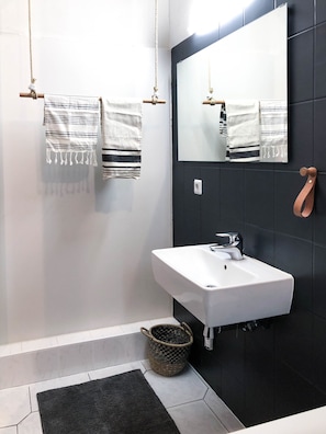 Chambre Simple, salle de bains privée | Salle de bain