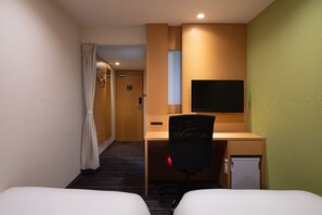 Habitación superior con 2 camas individuales, para no fumadores | Decoración personalizada, muebles diferentes y escritorio 