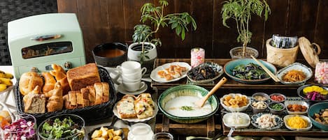 Daily buffet breakfast (JPY 1980 per person)