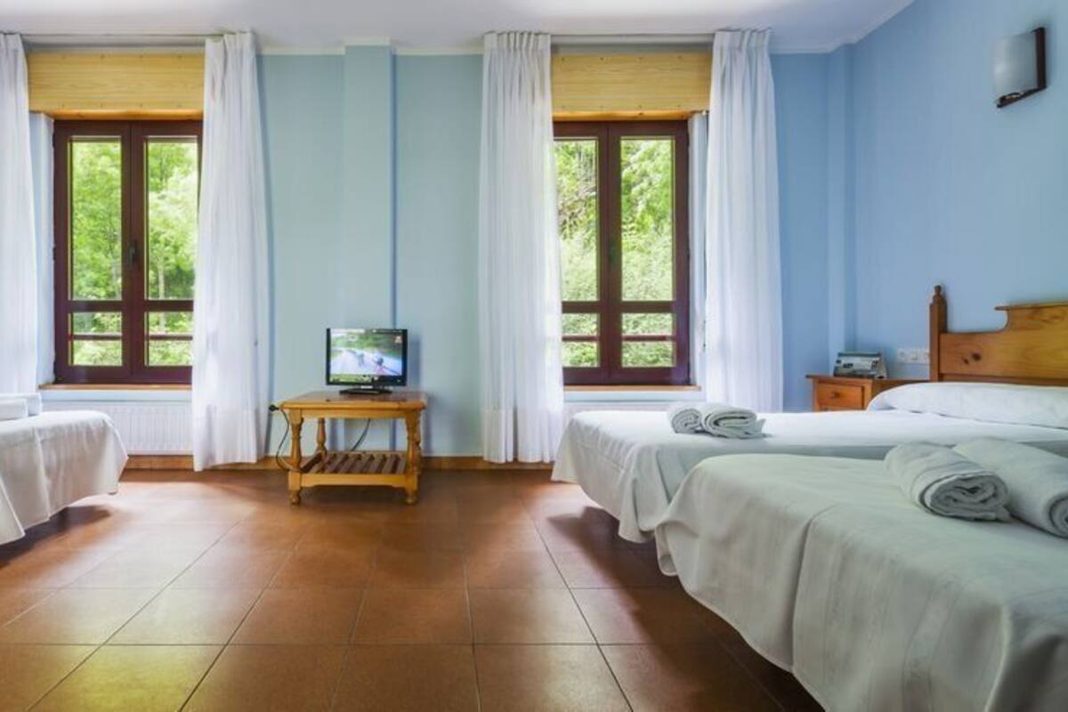 Quarto casal (with extra bed) | Cofres nos quartos