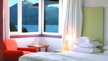 Ropa de cama de alta calidad, cubrecamas y cortinas blackout