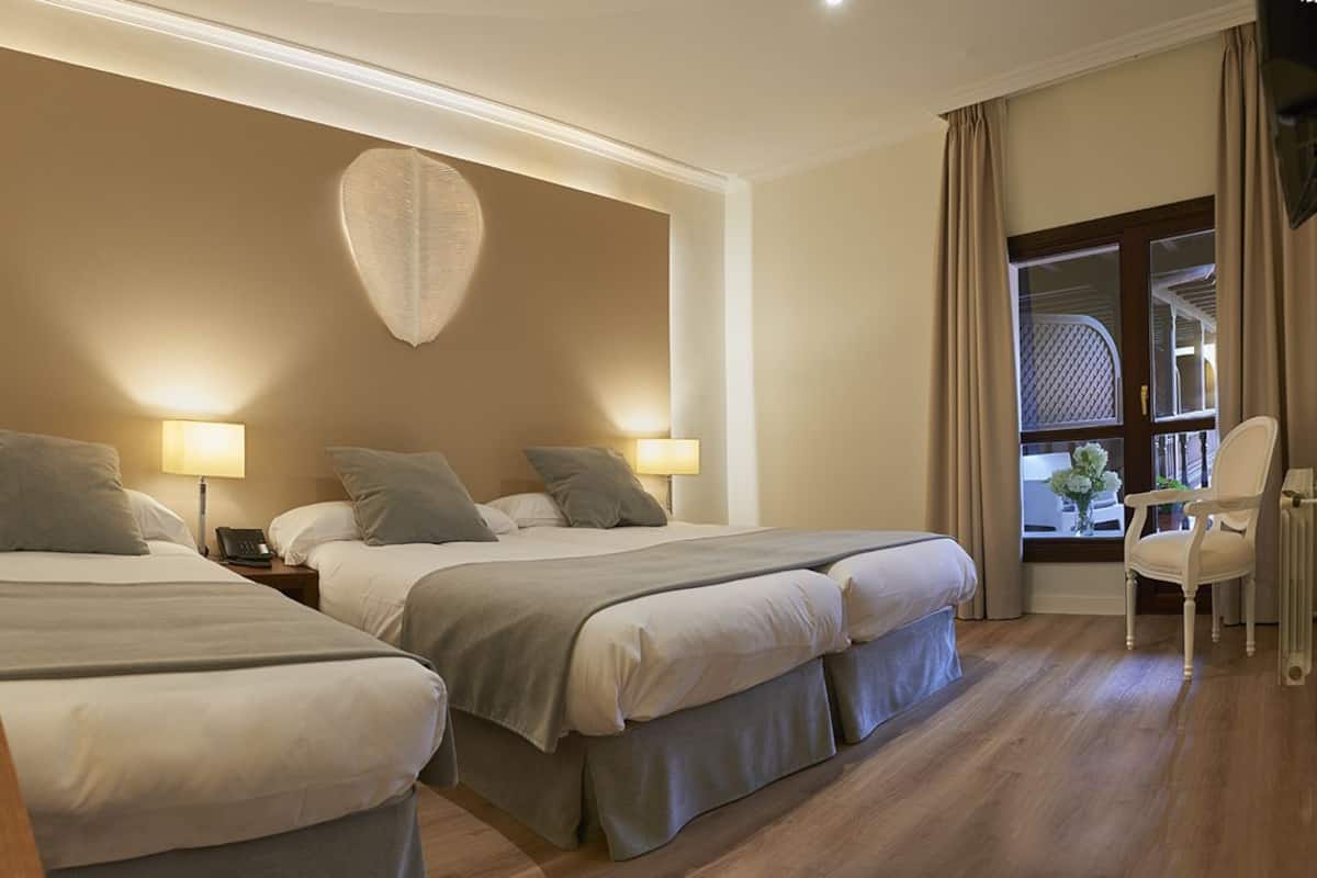 Triple Room | In-room safe, free WiFi, bed sheets