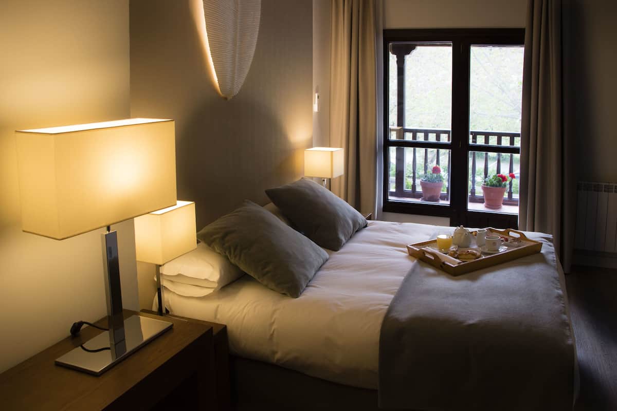 Double Room | In-room safe, free WiFi, bed sheets