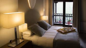 Double Room | In-room safe, free WiFi, bed sheets