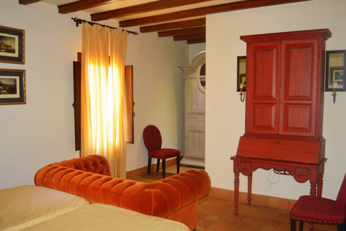 twin room | minibar, in-room safe, blackout curtains, iron/ironing board