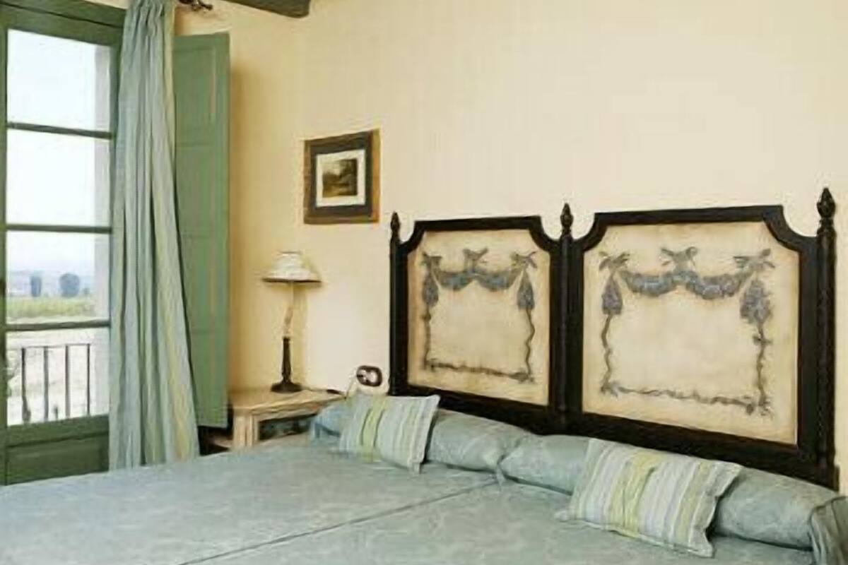 twin room | minibar, in-room safe, blackout curtains, iron/ironing board