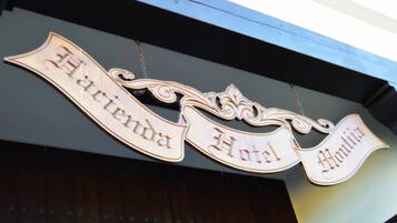 A hotel sign with the name 'Hotel La Antigua.'