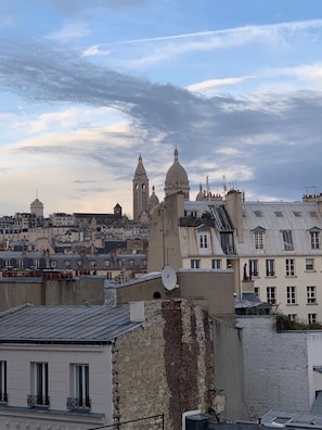 Room (Sous les Toits 2) | Premium bedding, pillowtop beds, minibar, in-room safe