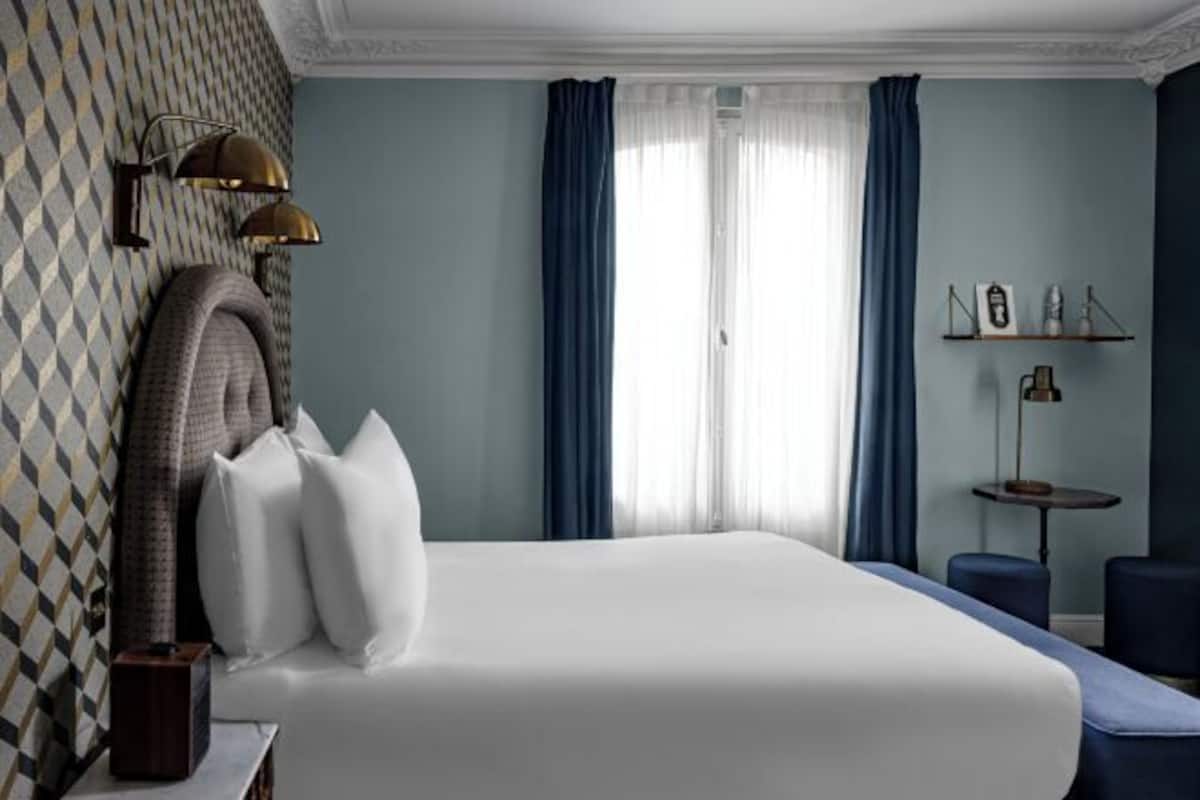 Premium bedding, pillow-top beds, minibar, in-room safe