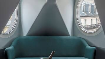 Habitación (Sous les Toits 2) | Ropa de cama de alta calidad, colchones con acolchado adicional, minibar