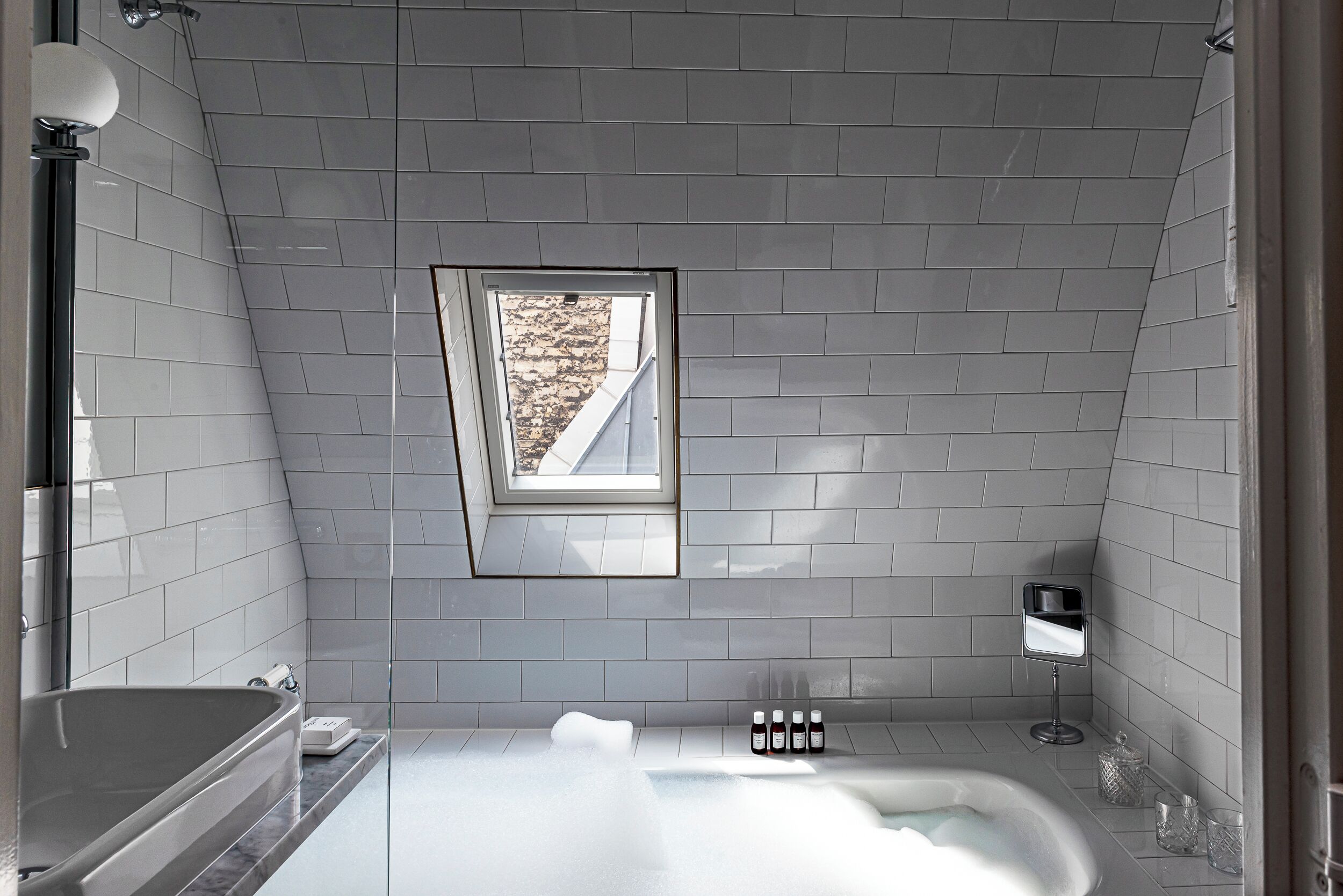 room (sous les toits 3) | bathroom | free toiletries, hair dryer, towels