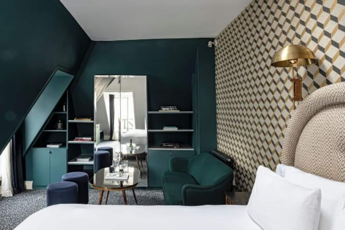 Ropa de cama de alta calidad, colchones con pillow-top y minibar