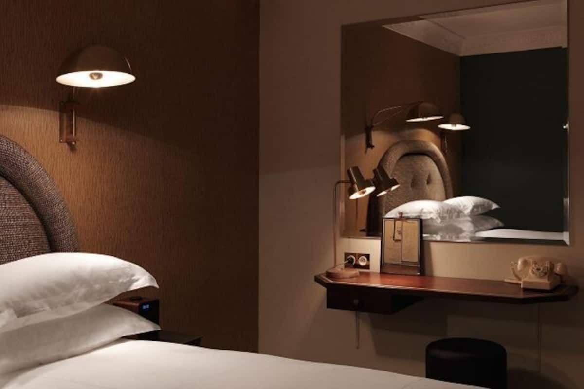 Premium bedding, pillow-top beds, minibar, in-room safe