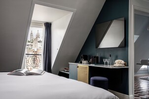 Zimmer (Sous les Toits 1) | Hochwertige Bettwaren, Pillowtop-Betten, Minibar, Zimmersafe